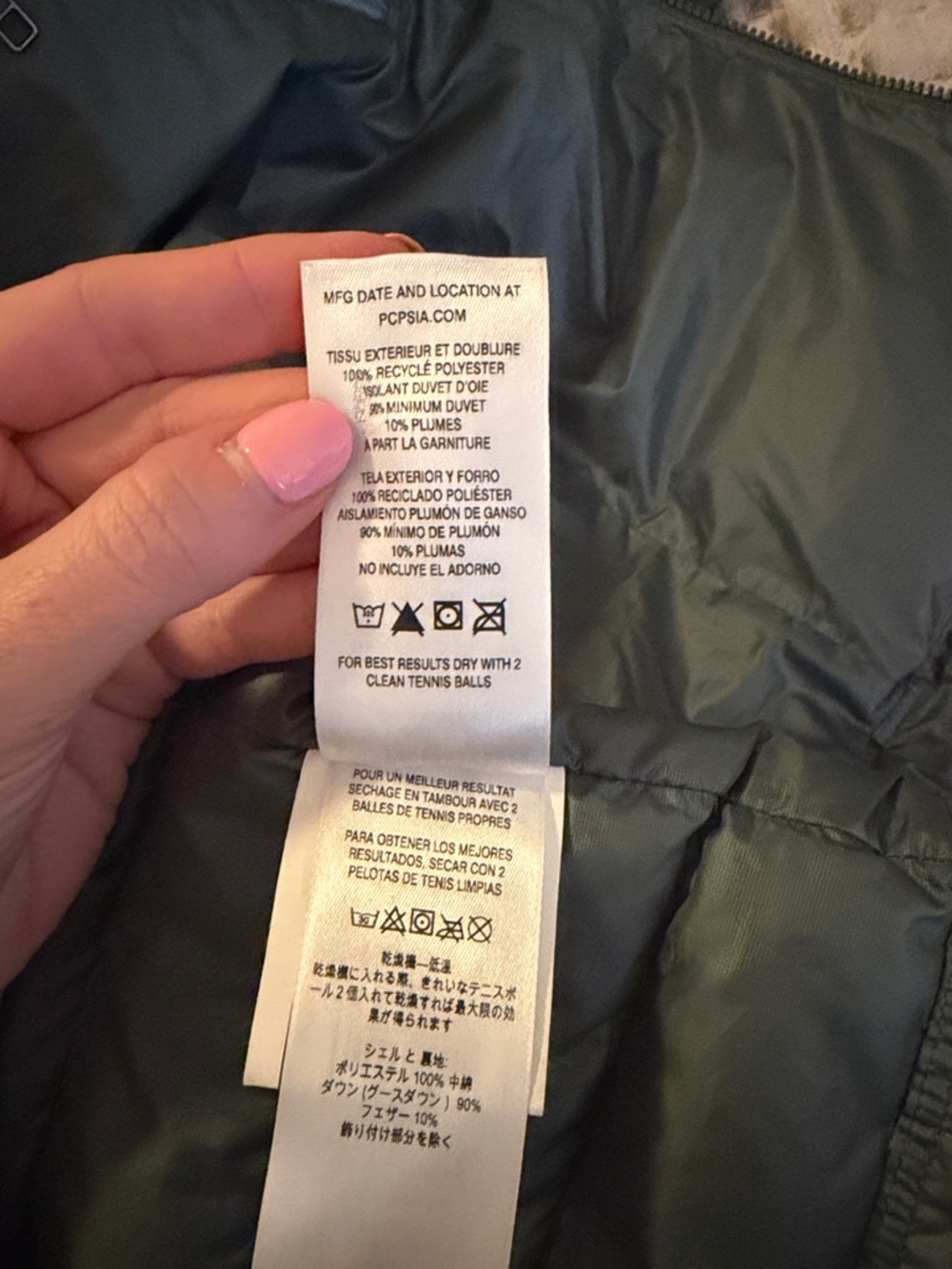 Patagonia Women's Puffer Jacket in Sage Green - Picture 9 of 13